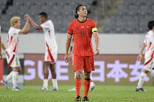 记者赞张玉宁：头球能力和支点能力是国内最好，真的威胁巨大